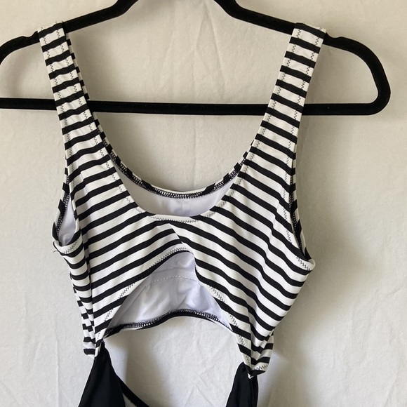 Reneshanta Swimsuit Attached 2 Piece Black and White Size Medium - Picture 5 of 8